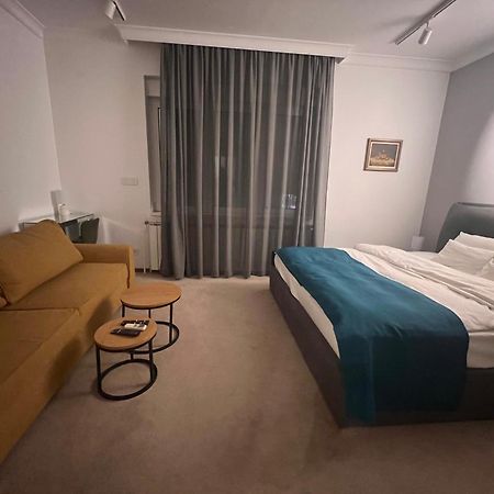 Town Place Charlie Belgrad Dış mekan fotoğraf